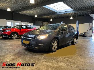 krockskadad bil auto Opel Astra 1.4 Turbo Sport 2014/3