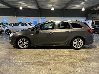 Opel Astra Sports Tourer 1.4 Turbo Sport picture 2