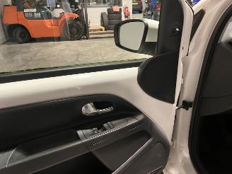 Volkswagen Up! 1.0 move up! BlueMotion picture 17