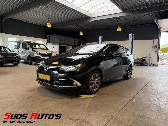 Vaurioauto  passenger cars Toyota Auris 1.8 Hybrid Executive 2018/3