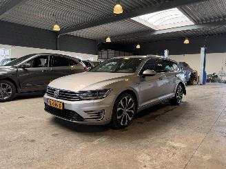 damaged passenger cars Volkswagen Passat 1.4 TSI GTE Highline 2016/10