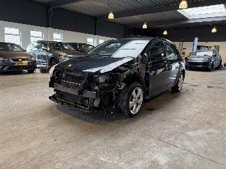 uszkodzony samochody osobowe Toyota Auris 1.8 Full Hybrid Dynamic 2012/2