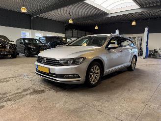 uszkodzony samochody osobowe Volkswagen Passat 1.6 TDI BlueMotion 2015/4