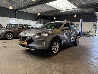 Unfallwagen Ford Kuga 2.5 PHEV Titanium 23.000 KM! 2022/10