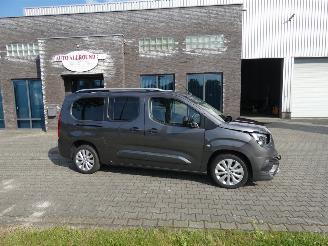Vaurioauto  passenger cars Opel Combo LIFE 1.2 T. L2H1 Edition 2021/4