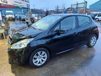 skadebil auto Peugeot 208 208 I (CA/CC/CK/CL) Hatchback 1.2 Vti 12V PureTech 82 2014/8