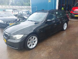 uszkodzony samochody osobowe BMW 3-serie 3 serie Touring (E91) Combi 318i 16V 2006/8