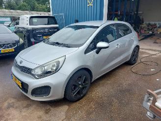 uszkodzony samochody osobowe Kia Rio Rio III (UB) Hatchback 1.2 CVVT 16V 2011/12