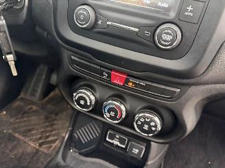 Jeep Renegade 1.4 MultiAir 103KW Clima Navi Pano Longitude picture 12