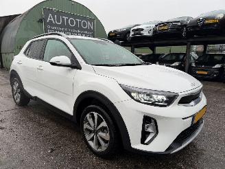 Voiture accidenté Kia Stonic 1.0 T-GDI 74KW MHEV Clima Navi Led Camera DynamicPlusLine NAP 2025/7