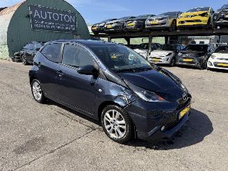 krockskadad bil auto Toyota Aygo 1.0 VVT-I 51KW X-JOY Clima Navi Led Camera 2018/2