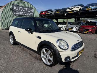 Vaurioauto  passenger cars Mini Clubman 1.6 Cooper 88KW Pano Clima Chili 2008/7