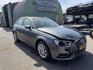 Voiture accidenté Audi A3 1.4 TFSI G-Tron Autom. Clima Navi Led Sportback 2014/7
