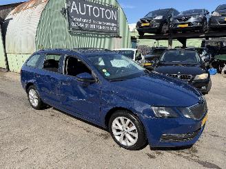 uszkodzony samochody osobowe Skoda Octavia 1.6 TDI 85KW DSG Clima Navi Camera Greentech Ambition Business NAP 2018/1