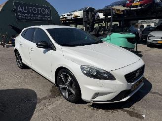 Unfallwagen Volvo V-40 2.0 D2 88KW R-Design Xenon Clima Navi Business NAP 2015/8