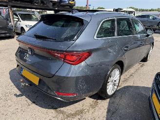 krockskadad bil auto Seat Leon 2.0 TDI FR 110KW Autom. Pano Clima Navi Sportstourer Launch Edition 2021/2