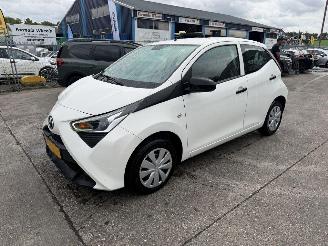 Coche accidentado Toyota Aygo 1.0 VVT-I 53KW Airco Led X-Fun 5-Drs NAP 2018/11
