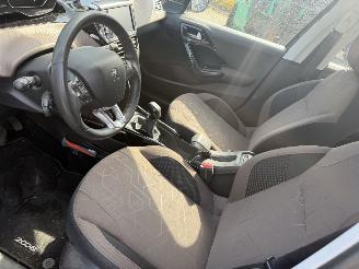 Peugeot 2008 1.2 VTI 60KW Clima Navi Led Active NAP picture 9