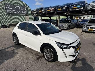 Peugeot e-208 EV 50 kWh 100KW Autom. Clima Navi Led Active Pack picture 1