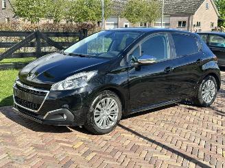 Schadeauto Peugeot 208 1.2 Signature 2019/12