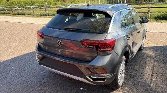 Schadeauto Volkswagen T-Roc 1.5 AUTOMAAT 2024/6