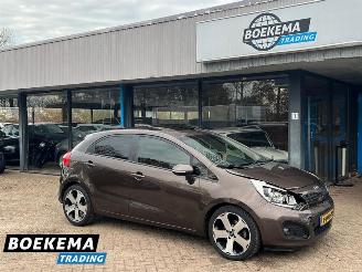 Schadeauto Kia Rio 1.4 CVVT 110PK Super Pack Leer Open-Dak Navigatie Stoelverw 2013/4