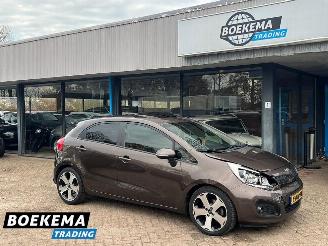 Vaurioauto  passenger cars Kia Rio 1.4 CVVT 110PK Super Pack Leer Open-Dak Navigatie Stoelverw 2013/4