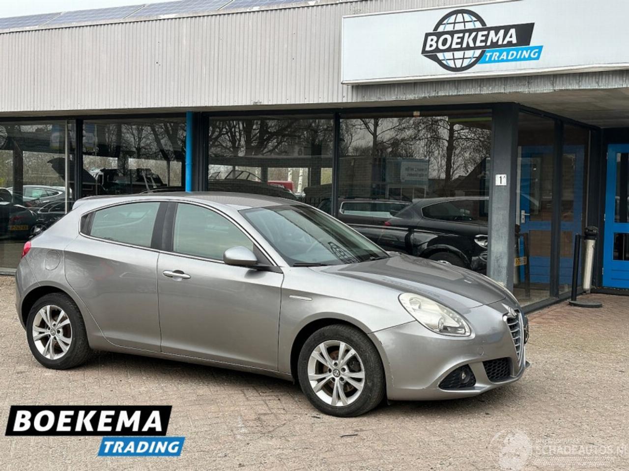 Alfa Romeo Giulietta 1.6 JTDm Distinctive Leer Climate PDC Trekhaak Cruise