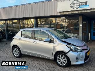 Schadeauto Toyota Yaris 1.5 Full Hybrid Aspiration Navi Climate Cruise Camera 2014/1