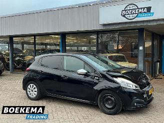 krockskadad bil auto Peugeot 208 1.2 PureTech Urban Soul 5-Drs Navi Cruise Airco PDC Trekh. 2015/11