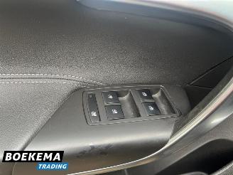 Opel Insignia 2.0 T Sport 4x4 250PK Aut Navi Climate Stoelver. picture 17