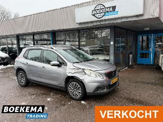 skadebil auto Peugeot 2008 1.2 PureTech Automaat Navigatie Cruise NAP! 2017/2