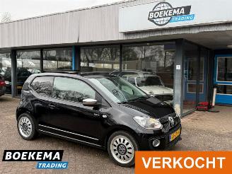 krockskadad bil auto Volkswagen Up! 1.0 Black Up! Panorama Leer Stoelverwarming PDC Cruise 2013/1
