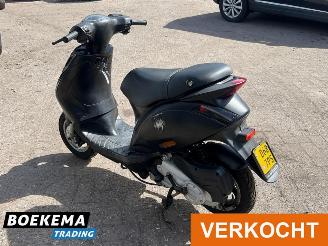 Piaggio  Zip 45KM picture 4