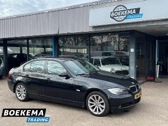 uszkodzony samochody osobowe BMW 3-serie 318i High Executive Automaat Navigatie Xenon 2007/2