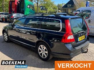 Volvo V-70 2.5T Kinetic 230PK Automaat Leer Navigatie Cruise picture 3
