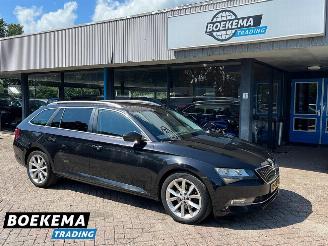 Voiture accidenté Skoda Superb Combi 1.8 TSI 180PK Style Business DSG CantonSound Keyless Navigatie 2017/1