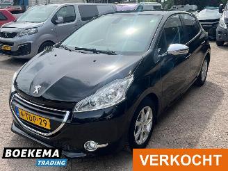 Peugeot 208 1.2 VTi Oxygo Cruise Navi Clima Trekhaak picture 4