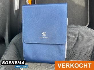 Peugeot 208 1.2 VTi Oxygo Cruise Navi Clima Trekhaak picture 18