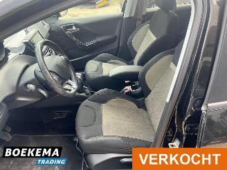 Peugeot 208 1.2 VTi Oxygo Cruise Navi Clima Trekhaak picture 12