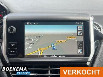 Peugeot 208 1.2 VTi Oxygo Cruise Navi Clima Trekhaak picture 21