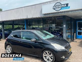 Vaurioauto  passenger cars Peugeot 208 1.6 VTi Allure Stoelverwarming Navi Clima 2012/4
