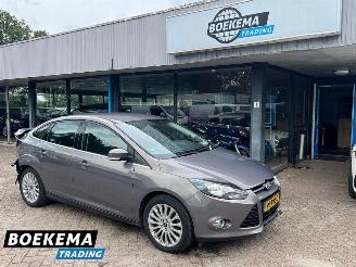 krockskadad bil auto Ford Focus 1.6 TI-VCT First Edition Stoelverwarming Cruise Clima 2011/3