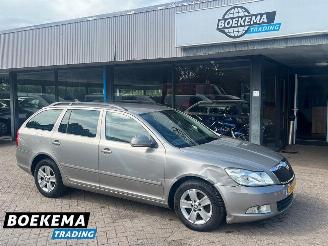 krockskadad bil auto Skoda Octavia Combi 1.6 TDI Business Line Navi Clima Elektrische ramen 2011/6