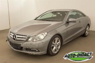 krockskadad bil auto Mercedes E-klasse E200 Coupé Motorschade 2010/10