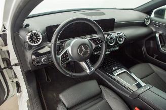 Mercedes A-klasse A180 Motor loopt Luxury Line Automaat Koppakking defect picture 5