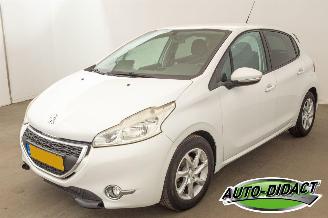 skadebil auto Peugeot 208 1.2 e-VTi Automaat Blue Lease 2013/11