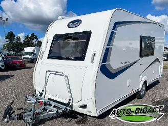krockskadad bil caravan Caravelair  Antares 2019/3