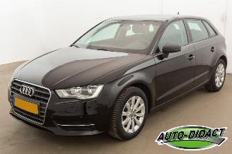 krockskadad bil auto Audi A3 1.2 TFSI Airco Navi Attraction 2016/4