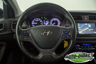 Hyundai I-20 Coupé 1.0 69.916 km Open Pano Clima Navi Camera picture 5